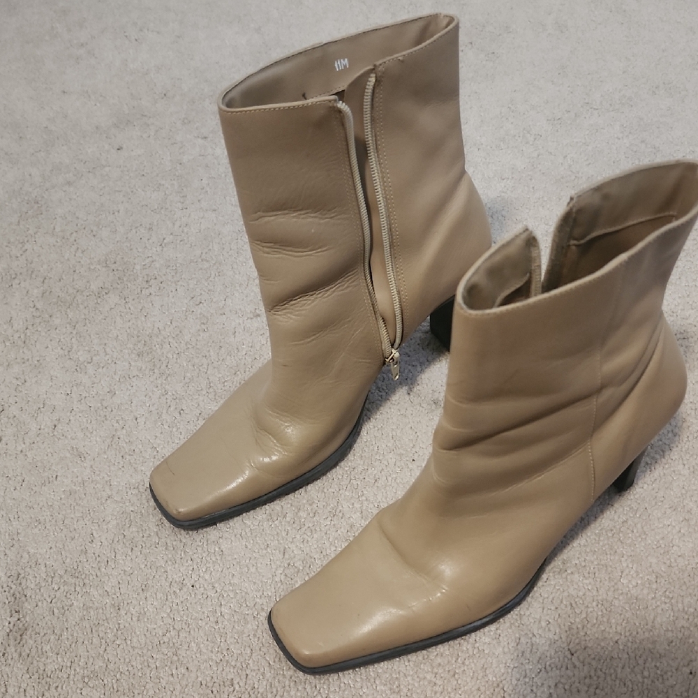 Chic Beige Heeled Boots